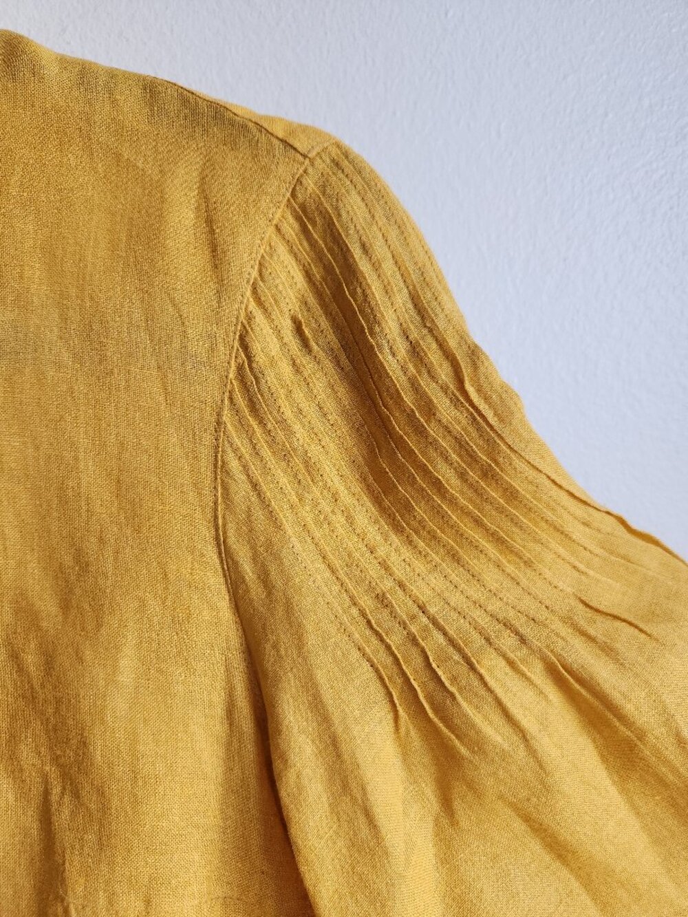 Akris Punto Yellow Linen Pintuck Sleeves Blouse - Sz 8 - Picture 3 of 9